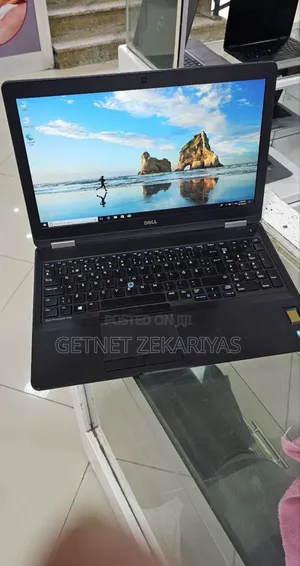 New Laptop Dell Precision 15 3520 16GB Intel Core I7 SSD 512GB