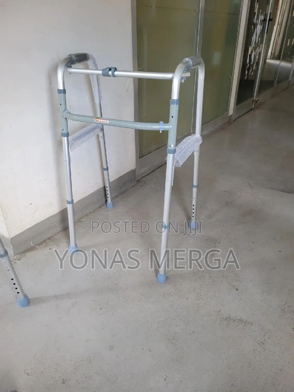 Walker/Maximum Safety and Comfort■Walker/Balance the Body.