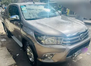 Toyota Hilux 2017 Gray