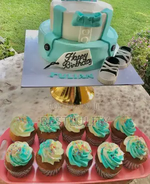 Birthday Cake 3kg and 10 Cupcakes