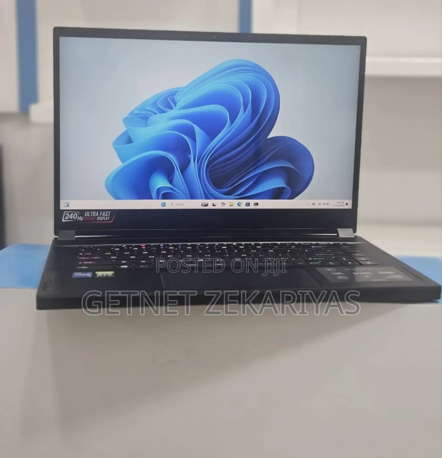 New Laptop MSI Raider GE76 12UGS 32GB Intel Core I9 SSD 1T