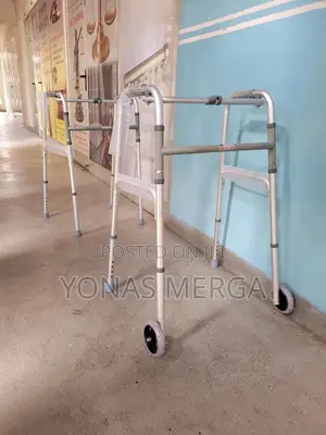 Walker /Walker\WHO CAN USE: Ideal for Physically Challenged