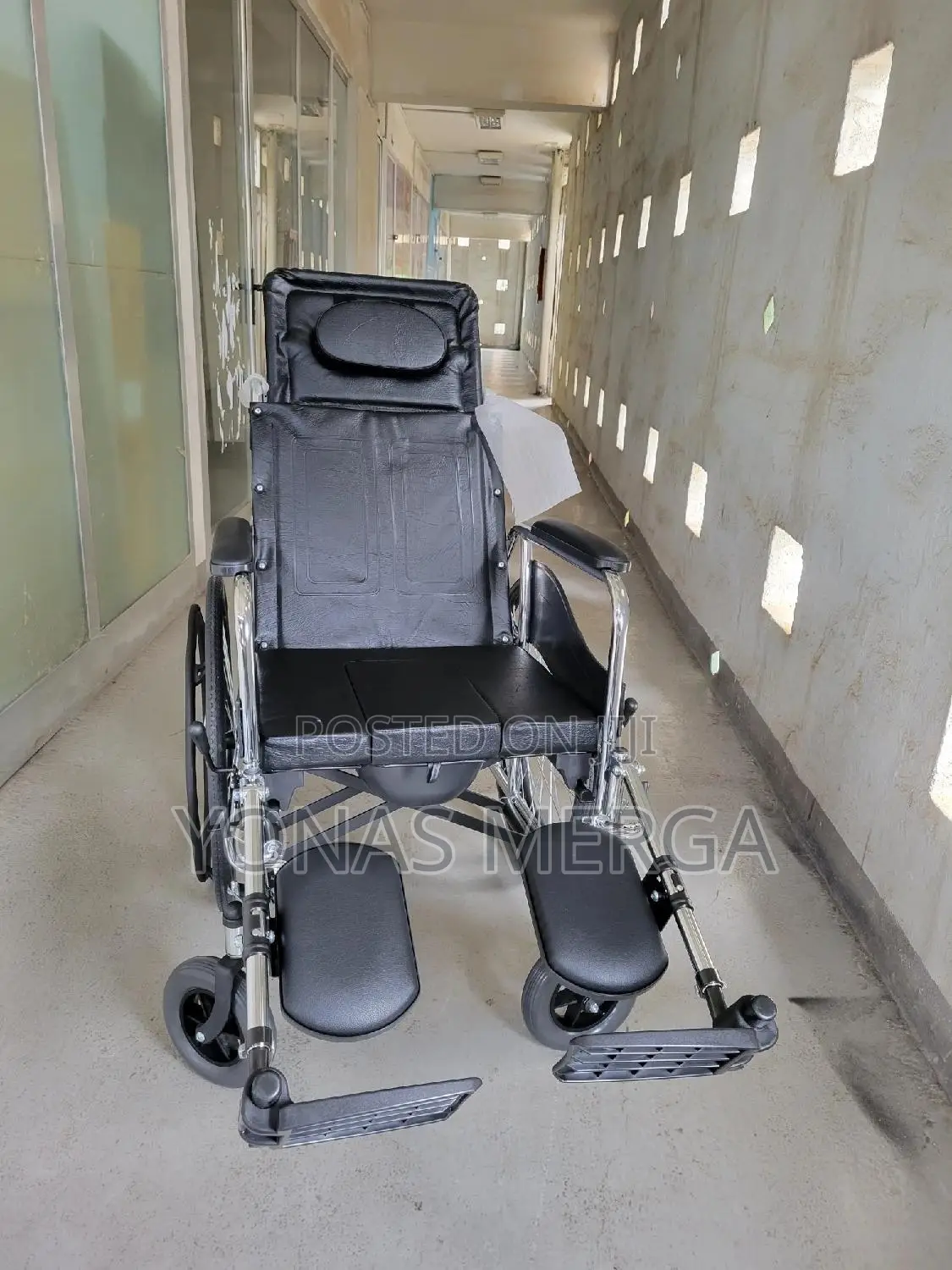 Toilet Wheelchair–ዊልቼር Made of the Preferred Steel Material