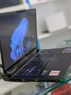 New Laptop MSI Raider GE76 12UGS 32GB Intel Core I9 SSD 1T