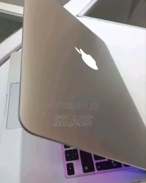 New Laptop Apple MacBook Pro 2015 8GB Intel Core I5 SSD 256GB