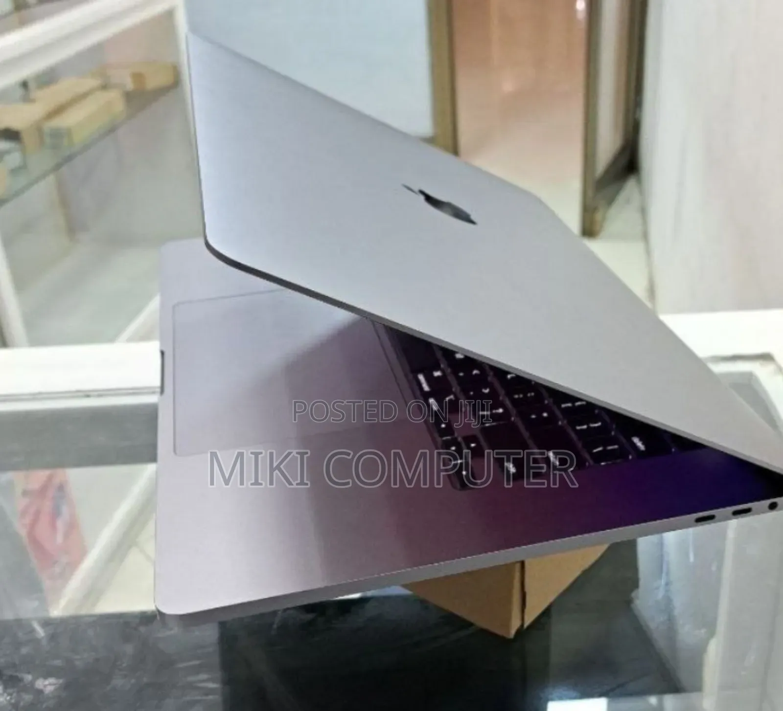 New Laptop Apple MacBook Pro 2018 32GB Intel Core I9 SSD 1T