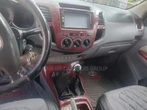 Toyota Hilux 2012 Gray
