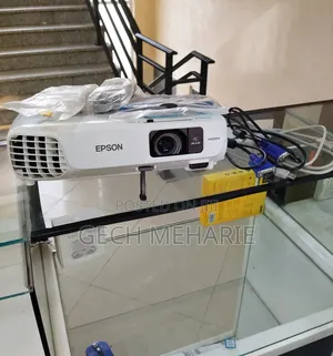 Brand New EPSON Projector With Bag, Remote Mode