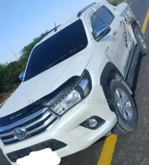 Toyota Hilux 2019 White