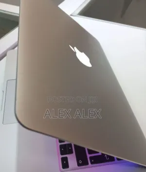 New Laptop Apple MacBook 2015 8GB Intel Core I5 SSD 256GB
