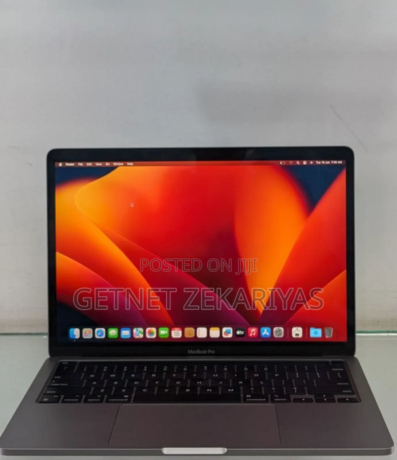 New Laptop Apple MacBook Pro 2020 M1 8GB Apple M1 Pro SSD 256GB