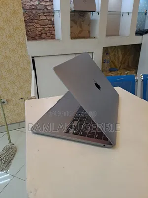 New Laptop Apple MacBook Pro 2020 M1 8GB Apple M1 Pro SSD 256GB