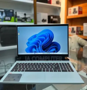 New Laptop Dell G15 5535 8GB AMD Ryzen 5 SSD 512GB