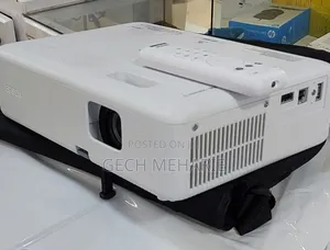 Brand New Epson Projector CO-W01 Bag and R1