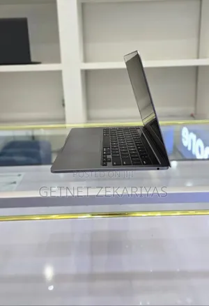 New Laptop Apple MacBook Pro M1 16GB Apple M1 Pro SSD 1T