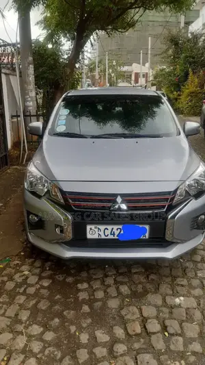Mitsubishi Attrage 2022 Silver