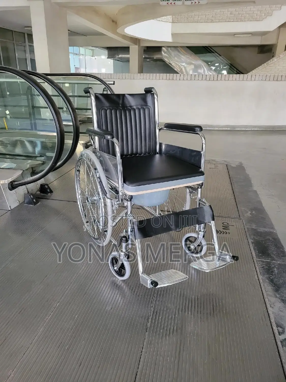 Wheelchair Folding With Commode//Single Seat With Center Cut