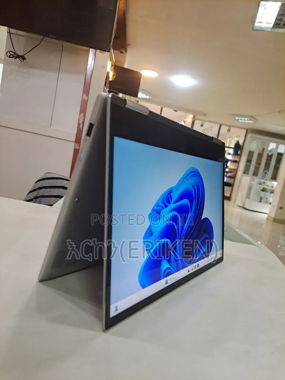 New Laptop Lenovo Yoga 710 16GB Intel Core I5 SSD 512GB