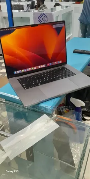 New Laptop Apple MacBook Pro M1 16GB Apple M1 Pro SSD 1T