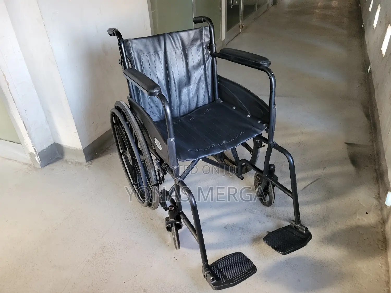 Wheelchair With Attendant Brakes (Wheelchair India)Used8