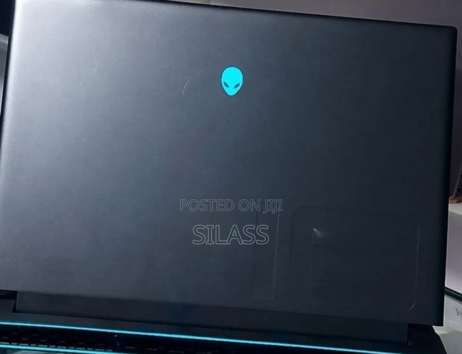 New Laptop Dell Allienware M18 R1 24GB AMD Ryzen 9 SSD 1T