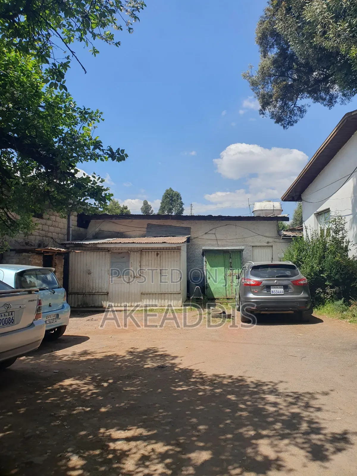 20bdrm House in ፓስተር መድሀኒያለም, Bole for sale