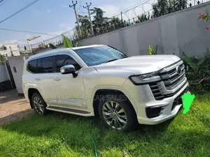 Toyota Land Cruiser 2023 White
