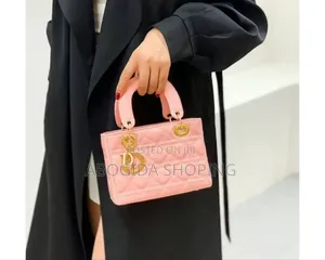 Chic Handbag for Everyday Sophistication