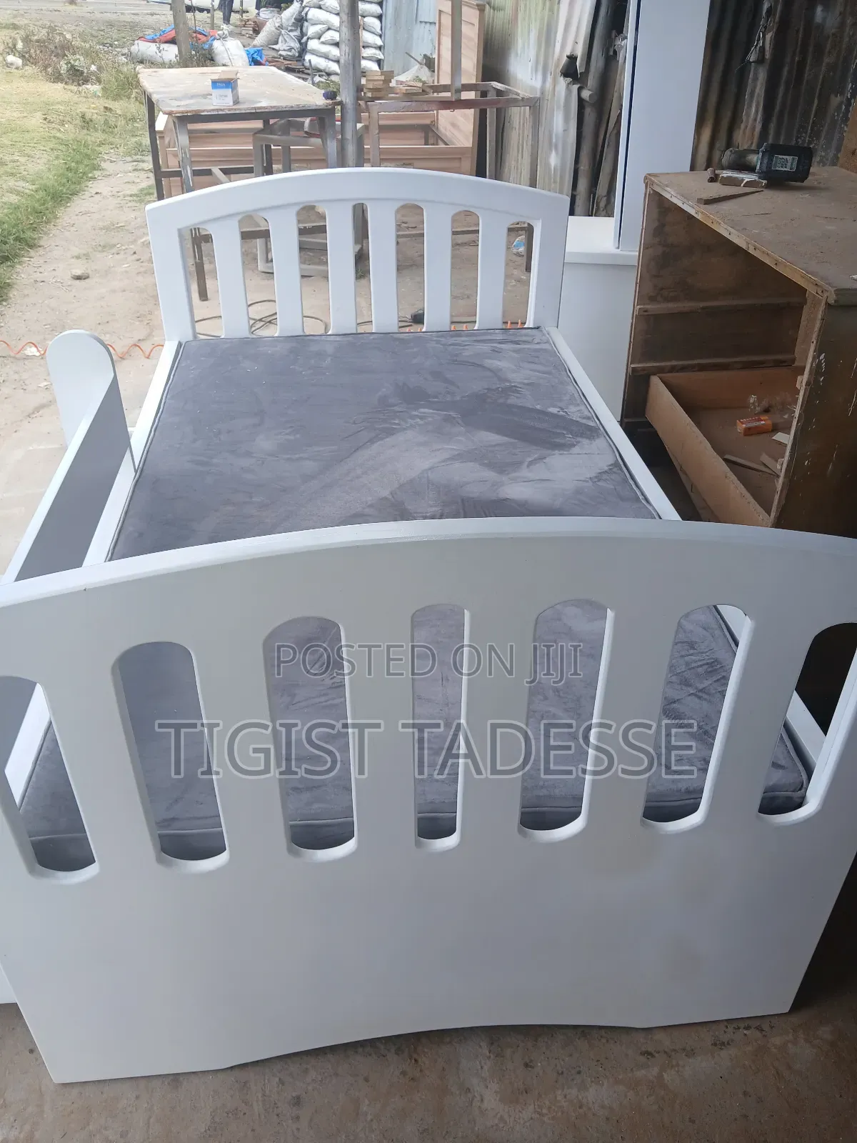 የልጆች አልጋ ፅድት ብሎ የተሠራ 100*170cm