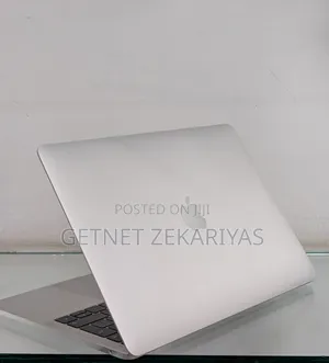 New Laptop Apple MacBook Pro 2017 8GB Intel Core I5 SSD 256GB
