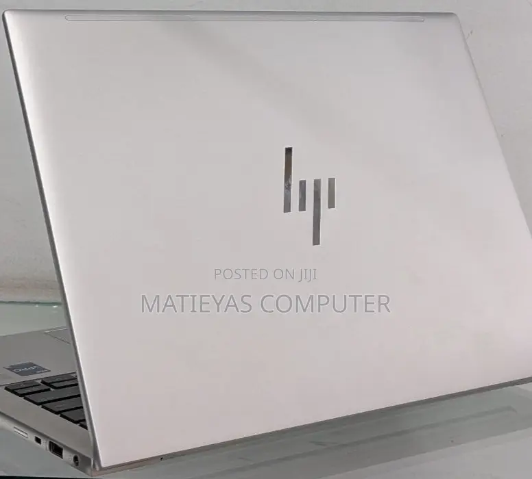 New Laptop Apple MacBook Pro 2017 8GB Intel Core I5 SSD 256GB