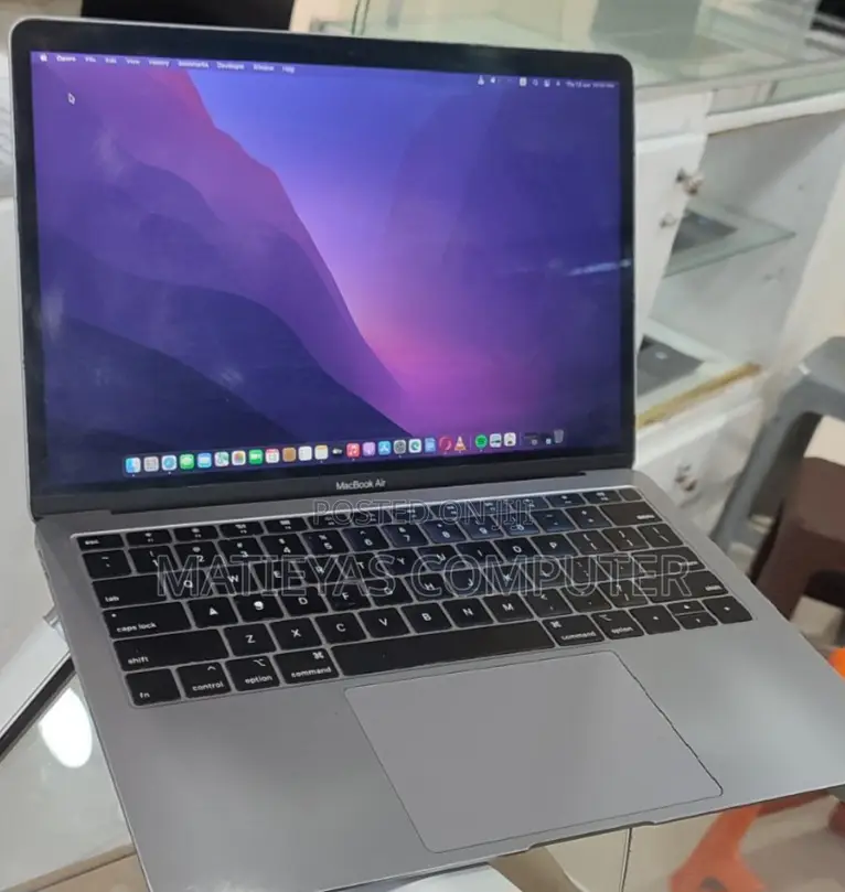 New Laptop Apple MacBook Air 2019 8GB Intel Core I5 SSD 256GB