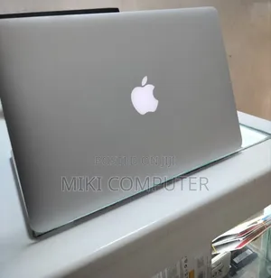 New Laptop Apple MacBook Pro 2015 8GB Intel Core I5 SSD 256GB