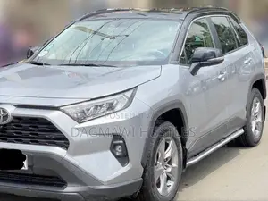 Toyota RAV4 2022 Silver