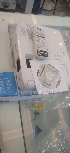 New Brand EB-E01 Projector With Carton