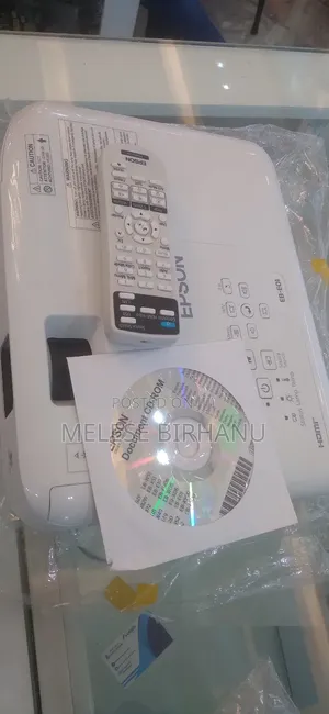 New Brand EB-E01 Projector With Carton