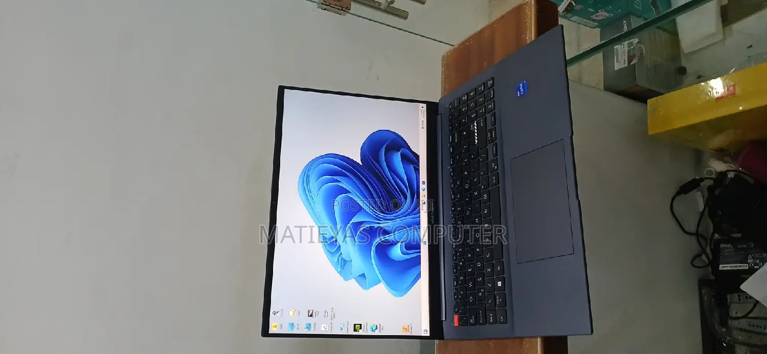 New Laptop Asus Vivobook 16 16GB Intel Core I7 SSD 512GB