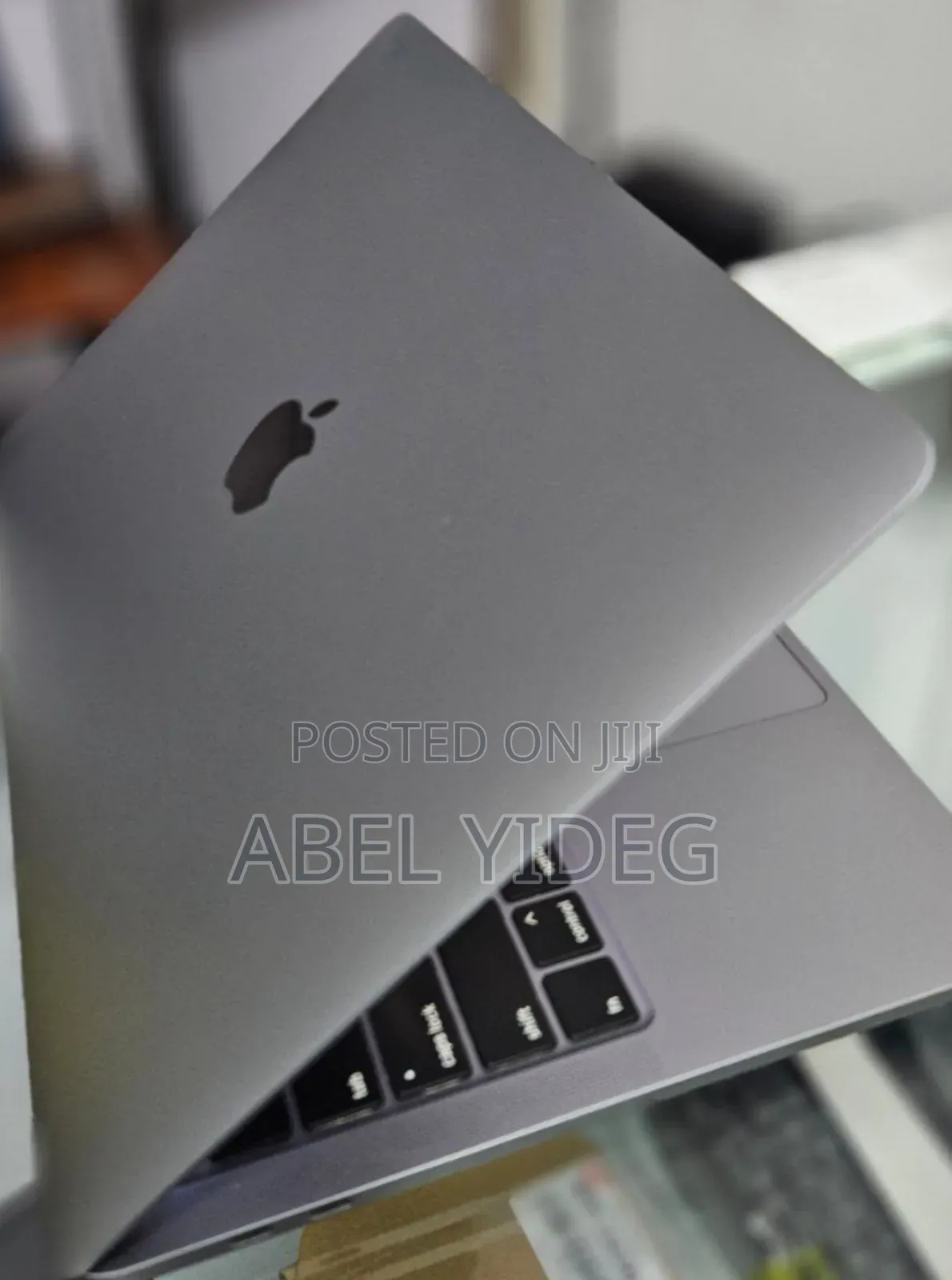 New Laptop Apple MacBook Pro 2017 8GB Intel Core I7 SSD 256GB