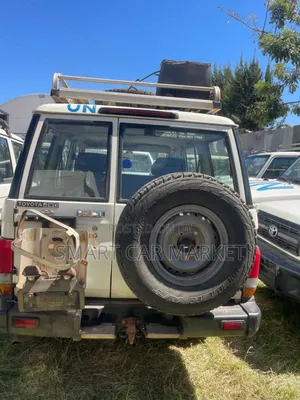 Toyota Land Cruiser 2017 White