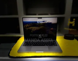 New Laptop Apple MacBook Pro 8GB Apple M3 SSD 512GB