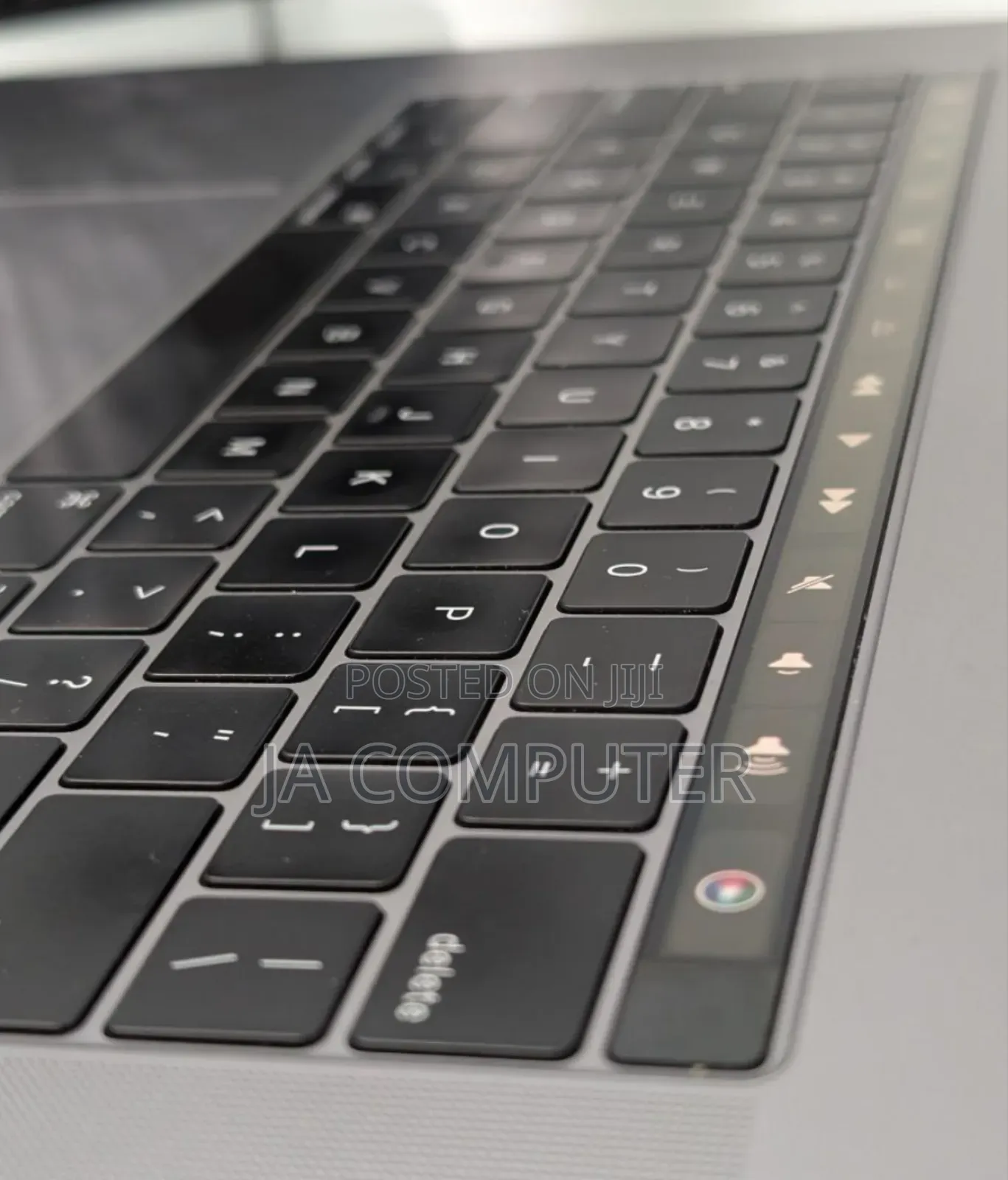 New Laptop Apple MacBook Pro 2018 16GB Intel Core I5 SSD 512GB