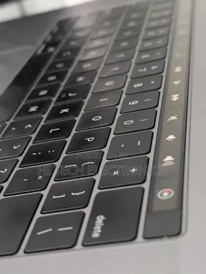New Laptop Apple MacBook Pro 2018 16GB Intel Core I7 SSD 512GB