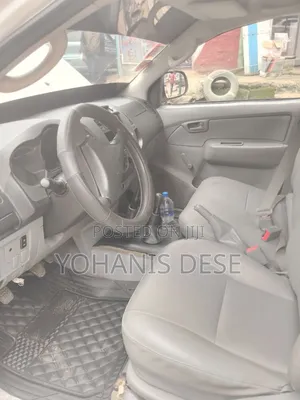 Toyota Hilux 2011 White