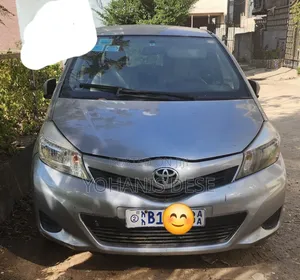 Toyota Yaris 2012 Silver