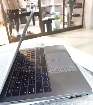 New Laptop Apple MacBook Pro 2017 8GB Intel Core I5 SSD 256GB