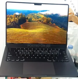 New Laptop Apple MacBook Pro 18GB Apple M3 SSD 512GB
