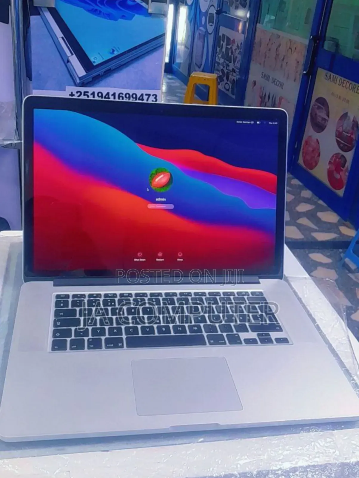New Laptop Apple MacBook Pro 2015 16GB Intel Core I7 SSD 512GB
