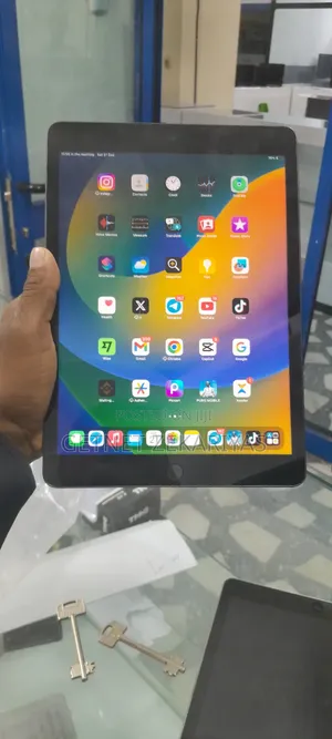 New Apple iPad 10.2 (2020) Wi-Fi 64 GB Silver