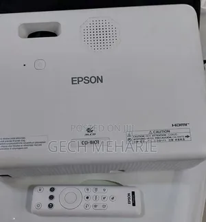 Brand New Epson Projector CO-W01 With Bag and Remote2
