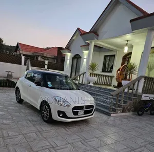 Suzuki Swift 2023 White